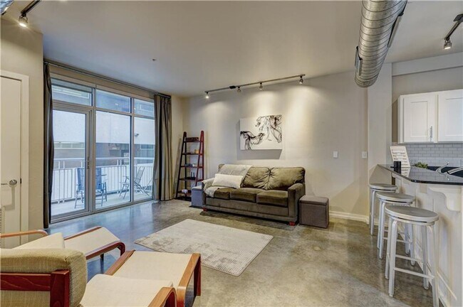 Building Photo - 1 NE 2nd St