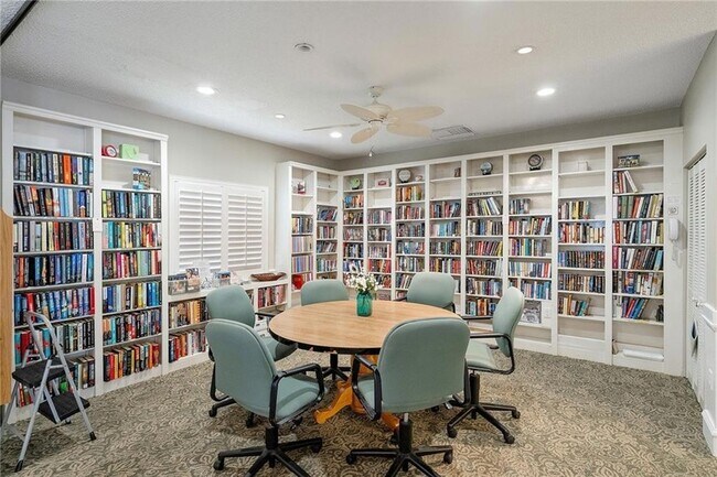 Building Photo - 740 Lake Orchid Cir