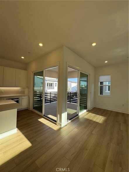 Building Photo - 436 Loon