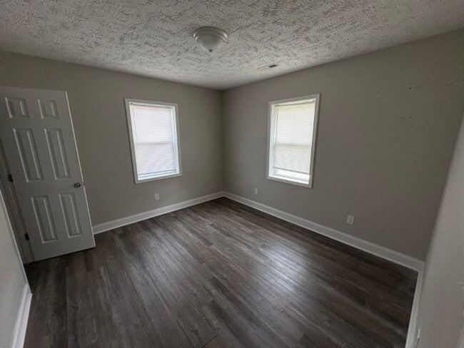 Building Photo - Bragg Court Apartment offering 1/2 OFF YOUR FIRST MONTHS RENT!! Available NOW!!