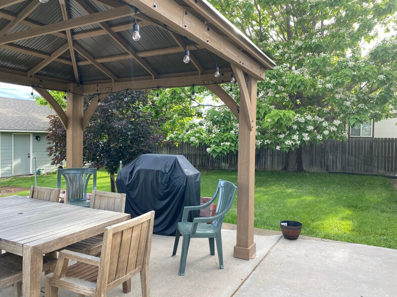 Building Photo - 214 Eagle Ave