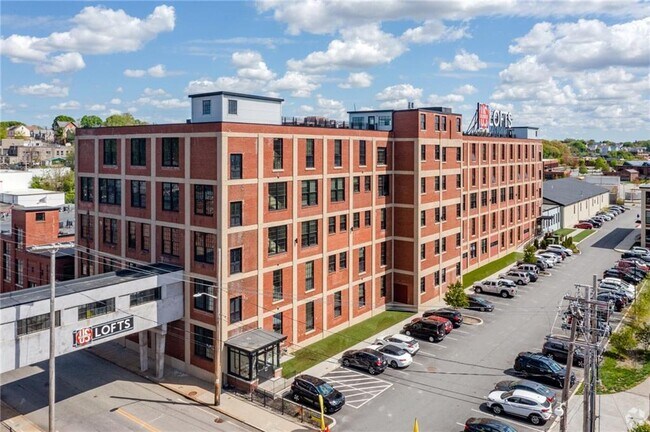 Primary Photo - 411 Valley St