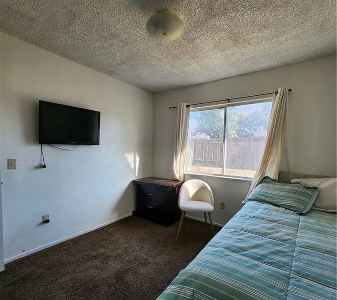 Building Photo - 738 Trixis Ave