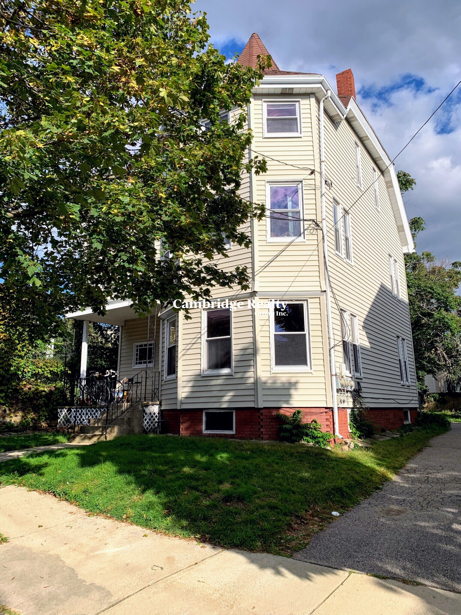 Building Photo - 70 Craigie St