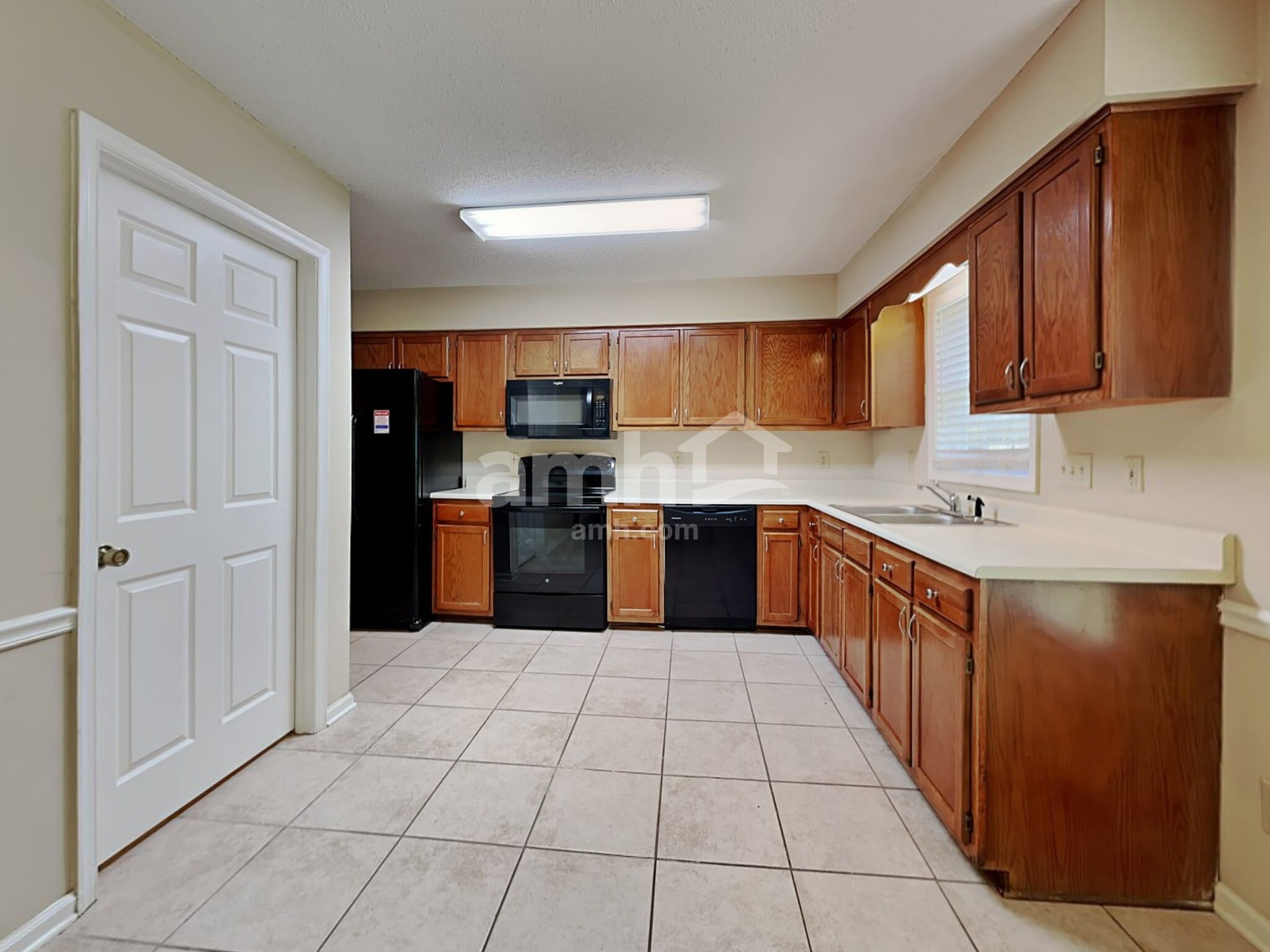 Building Photo - 5806 Manor Ridge Trl