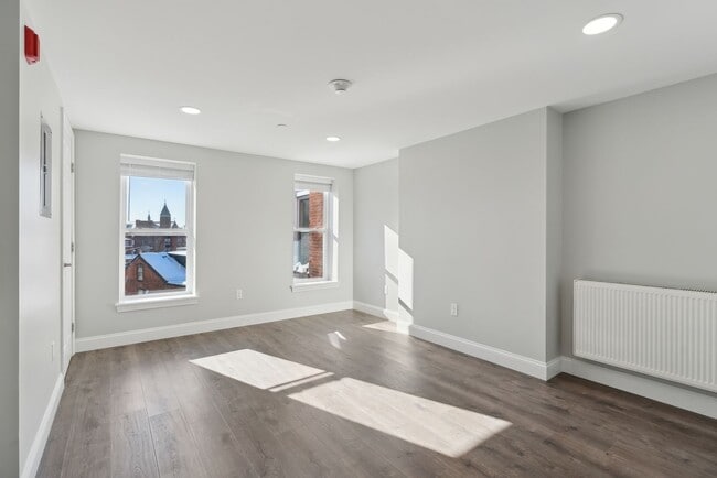 Building Photo - "610" on Congress St: New Studio Apt. 1BA $1400.00 Heat & H20 included