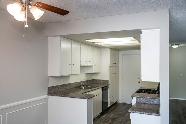 Building Photo - 285 California Blvd