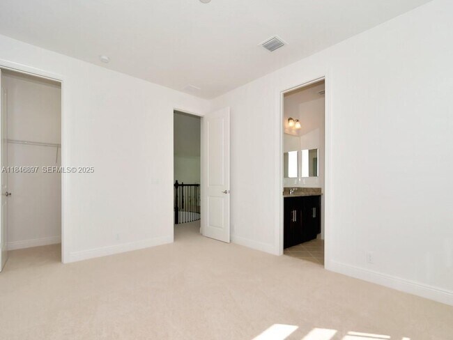 Building Photo - 10400 S Barnsley Dr