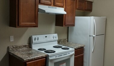 Building Photo - 501 Henderson Ave