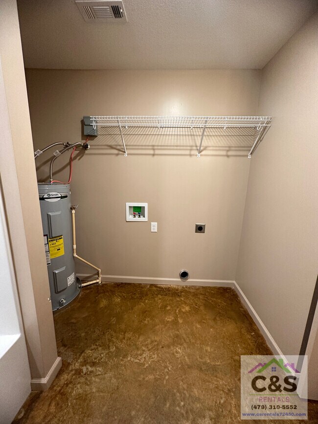 Building Photo - 601 N 6-1/2 St