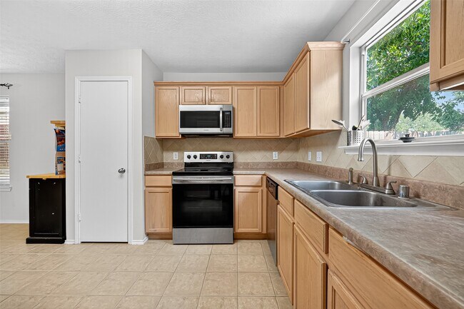 Building Photo - 11902 Rolling Stream Dr
