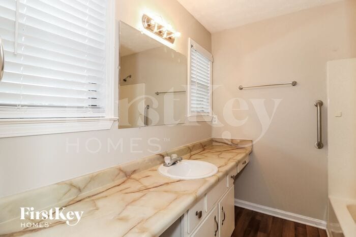 Building Photo - 1202 River Forest Ln