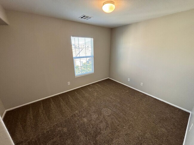 Building Photo - Spacious Tri-Level 4-Bedroom Home with Balcony and Community Amenities in Northwest Las Vegas!