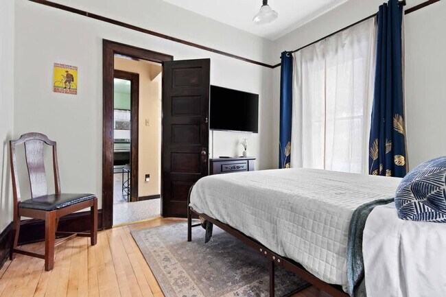 Building Photo - 100 W Main St