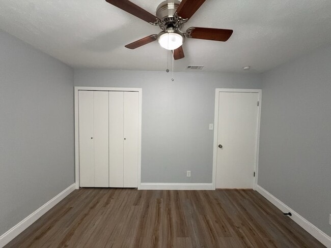 Building Photo - 8917 Vernon Dr