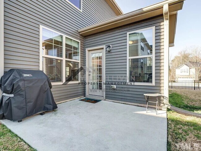 Building Photo - 207 Maple Walk St