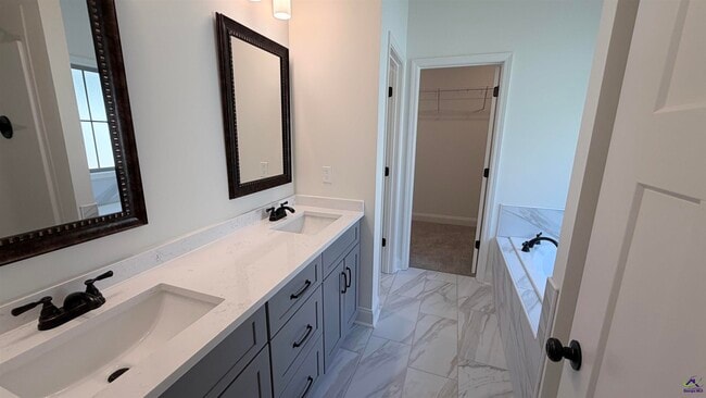 Building Photo - 524 Bristleleaf Path