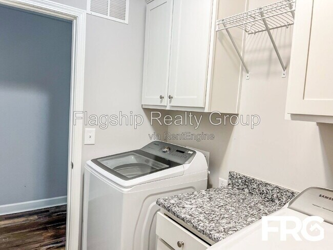 Building Photo - 491 Fallingbrook Dr