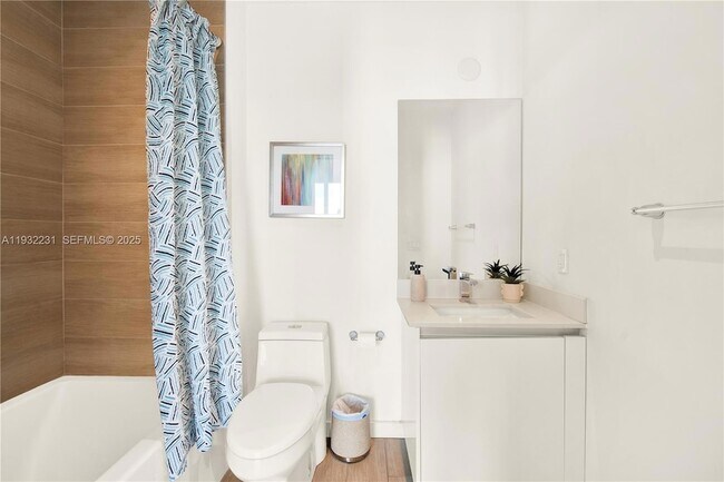 Building Photo - 1600 SW 1st Ave