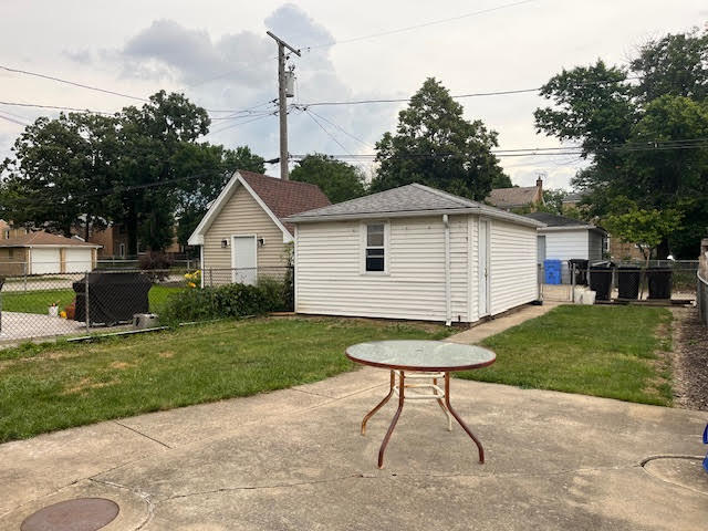 Yard - 4053 N Plainfield Ave
