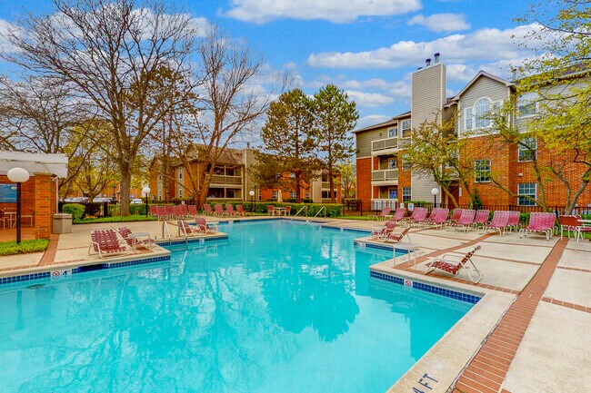 Building Photo - 1411 Johnson Dr