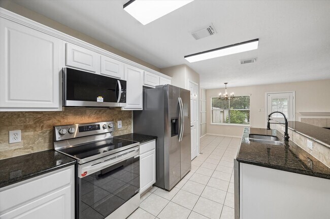 Building Photo - 7 Wineberry Pl