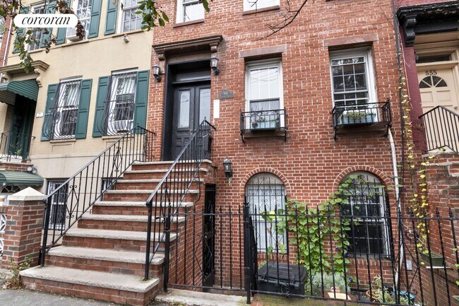 Building Photo - 553 Clinton St