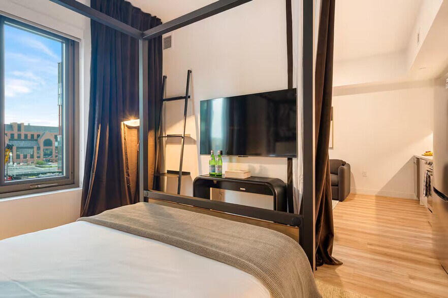 Building Photo - 40 Western Ave