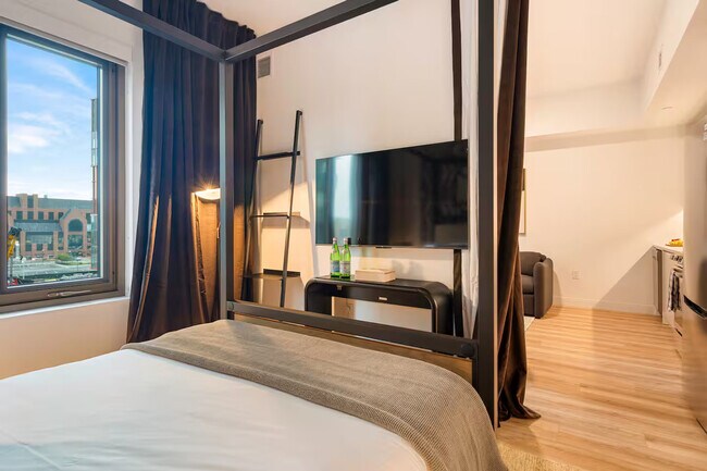 Building Photo - 40 Western Ave