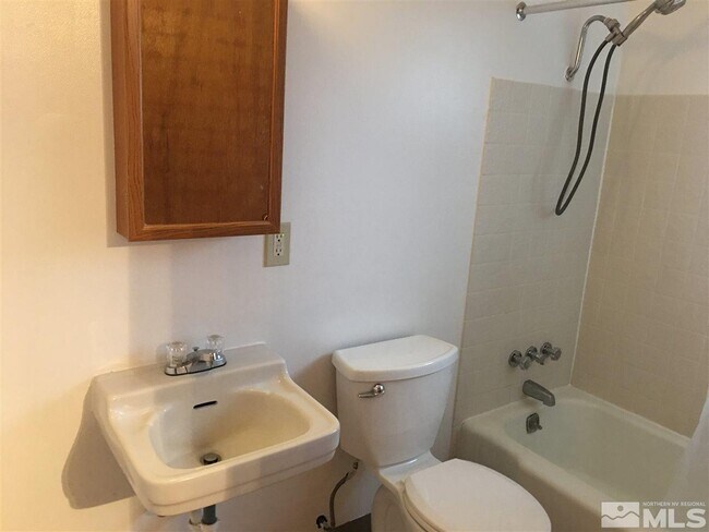 Building Photo - 395 Denslowe Dr