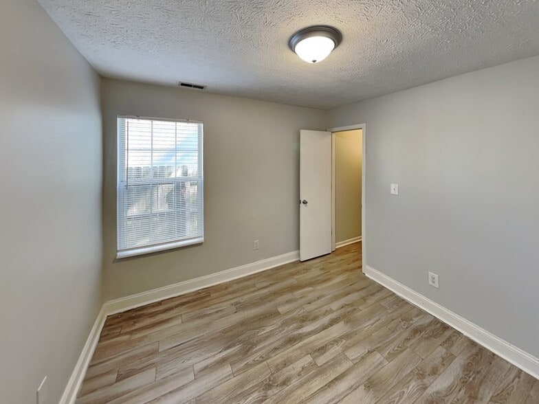 Building Photo - 6011 Tybalt Cir