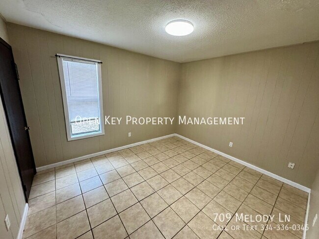 Building Photo - 709 Melody Ln