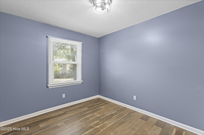 Building Photo - 106 King George Ct