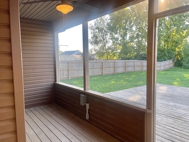 Building Photo - Large Kokomo Home!