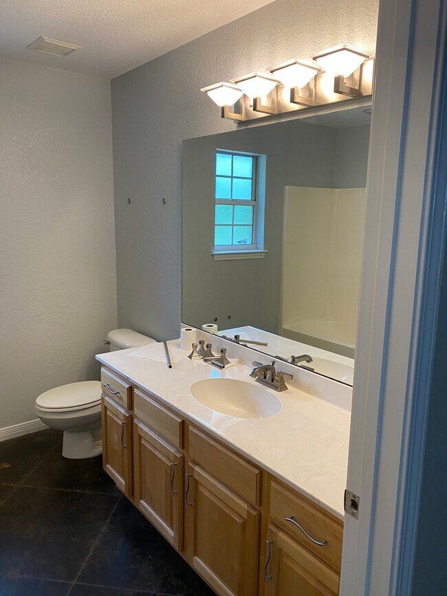 Guest Bathroom - 25 Willow Ave