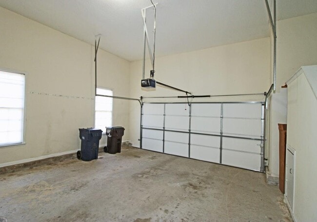 Building Photo - 303 Leeward Walk Ln