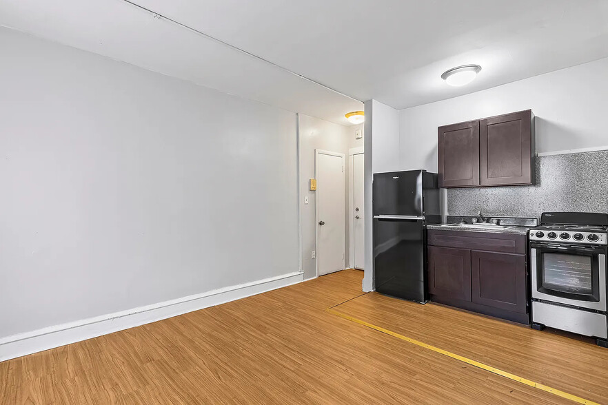 Building Photo - 147 E 37th St