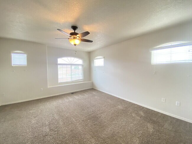 Building Photo - GATED COMMUNITY - 2 Story Townhouse - All BR Upper Level