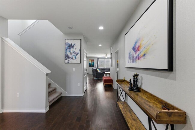 Building Photo - 2009 Los Olivios Wy