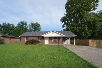 Building Photo - 3 Bed 2 Bath Total Electric House