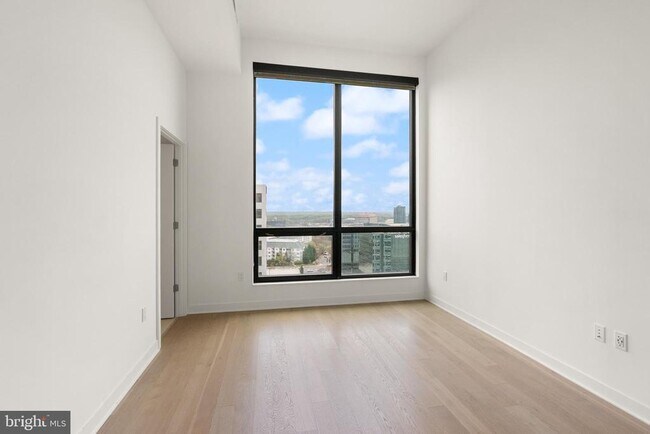 Building Photo - 1650 Silver Hill Dr