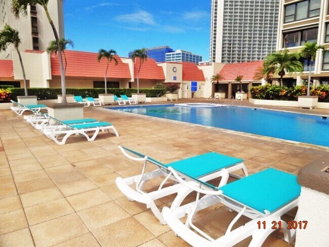 Building Photo - Yacht Harbor Towers- Diamond Head towers-9th floor-Marina/ocean views.