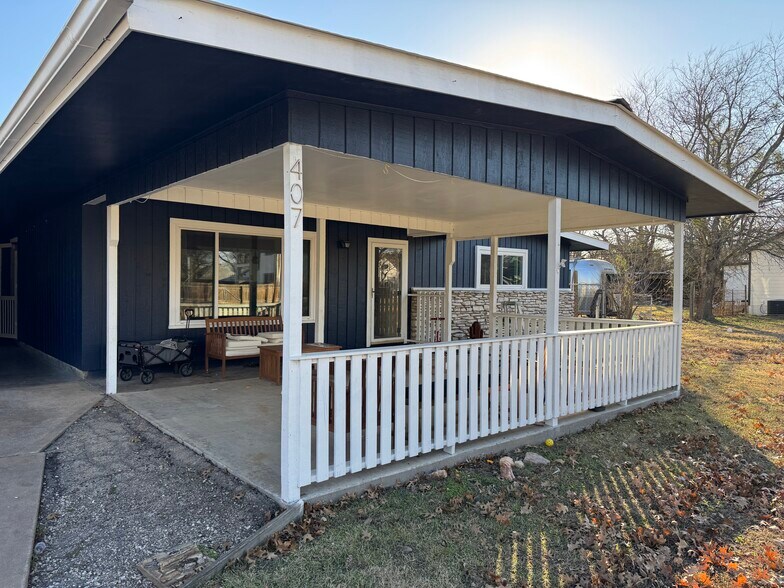 Building Photo - 407 East St