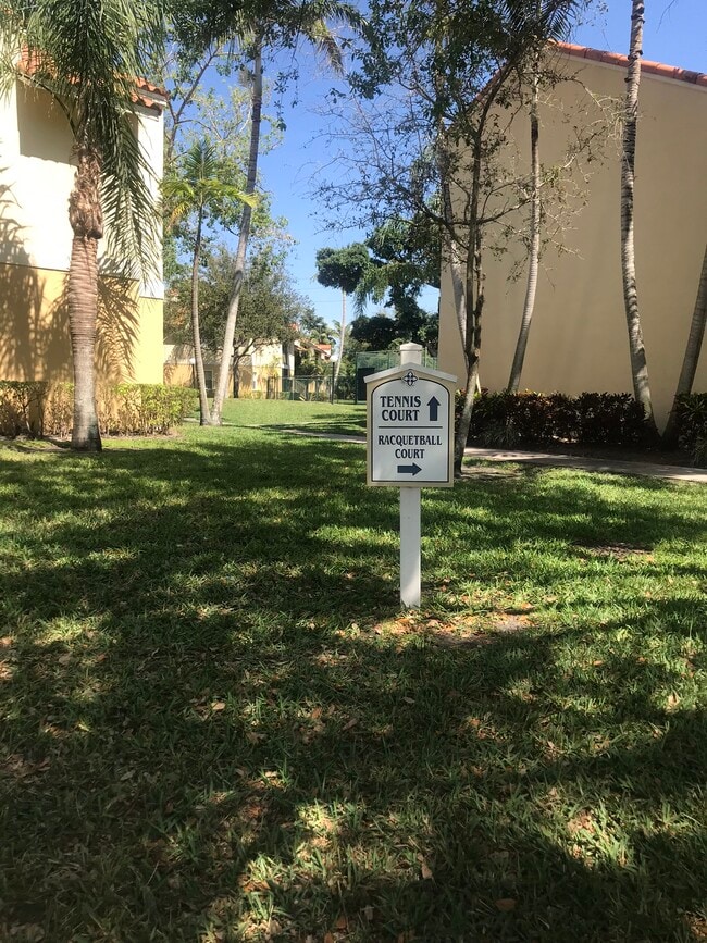 Building Photo - 1239 SW 46th Ave