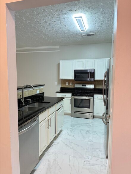 Building Photo - 323 Parc River Blvd