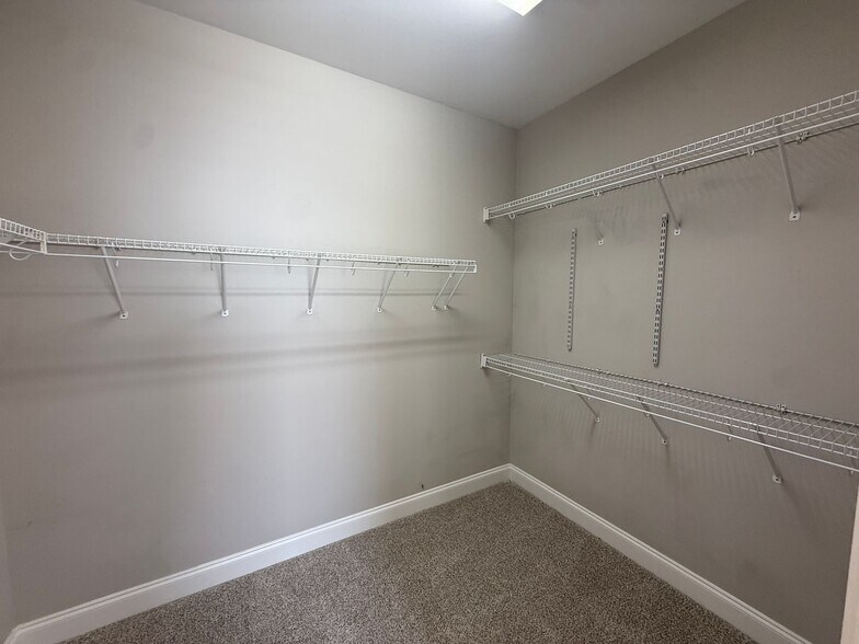 Building Photo - Well Maintained One Level Home in Gardens at Gatewood