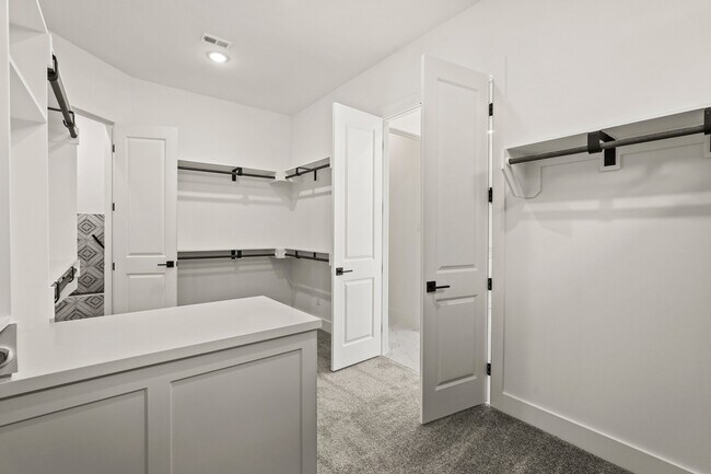 Building Photo - 3607 Wellborn Dr