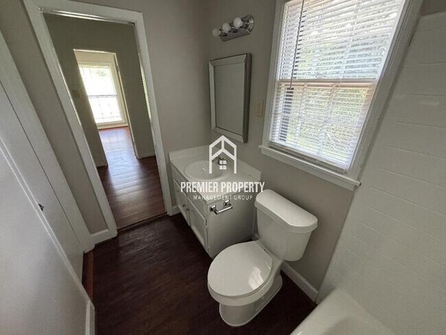 Building Photo - 135 Fox Hill Ct