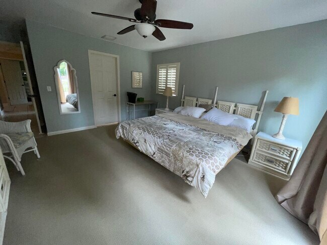 Building Photo - 2874 NE Rosetree Dr