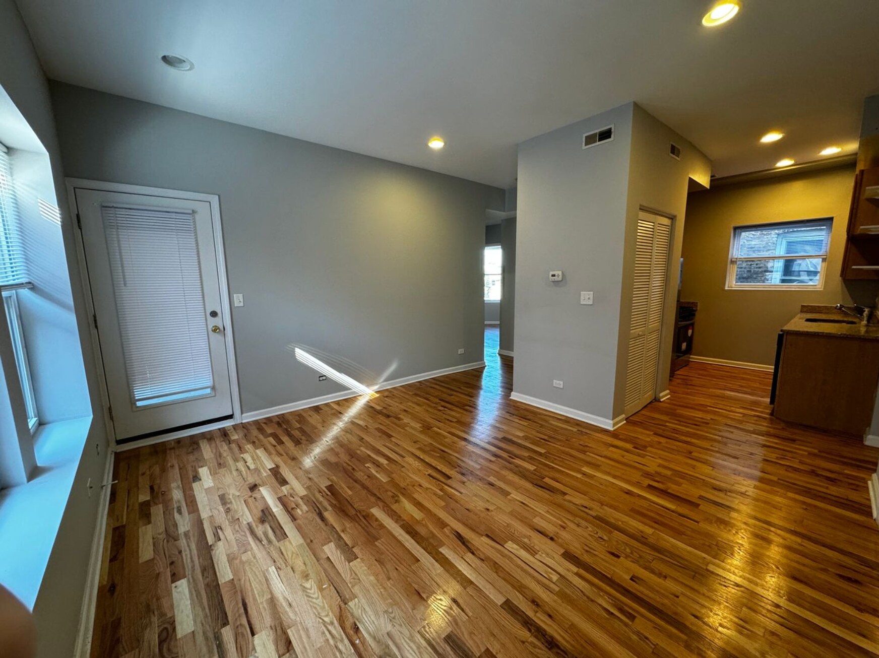 Building Photo - 4724 N Bernard St